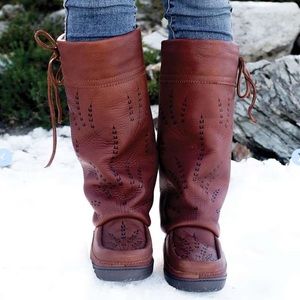 Manitobah Mukluks - Tall Gatherer